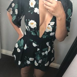❌SOLD❌Fun & Flirty Floral Jumpsuit